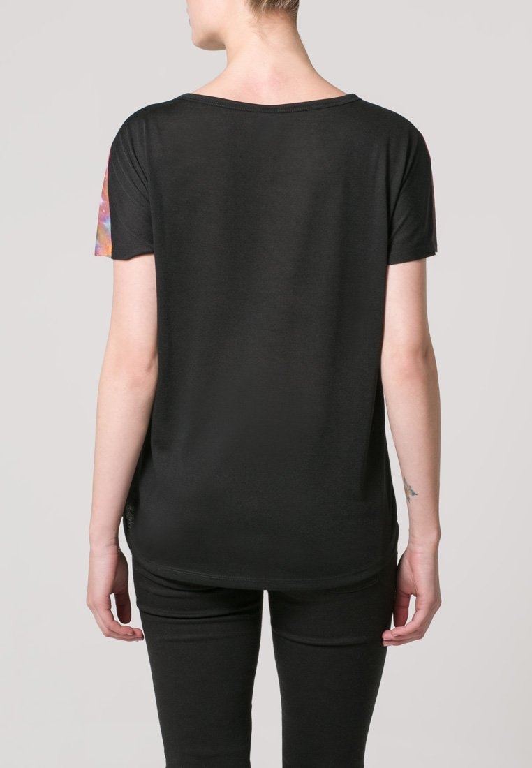 Vero Moda Panther top
