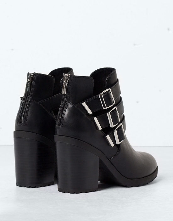  Обувки Бершка